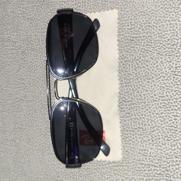 RayBan Polarized Sunglasses with Case. Perscription glasses. - Picture 2 of 11